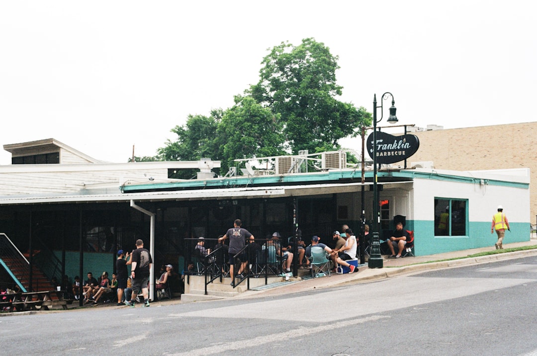 Austin live music bar (Photo via Unsplash)