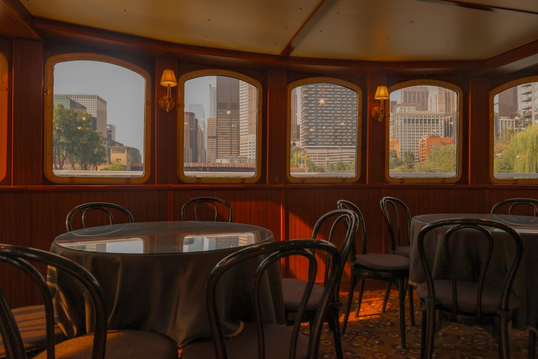 Chicago architecture boat (Photo via Unsplash)