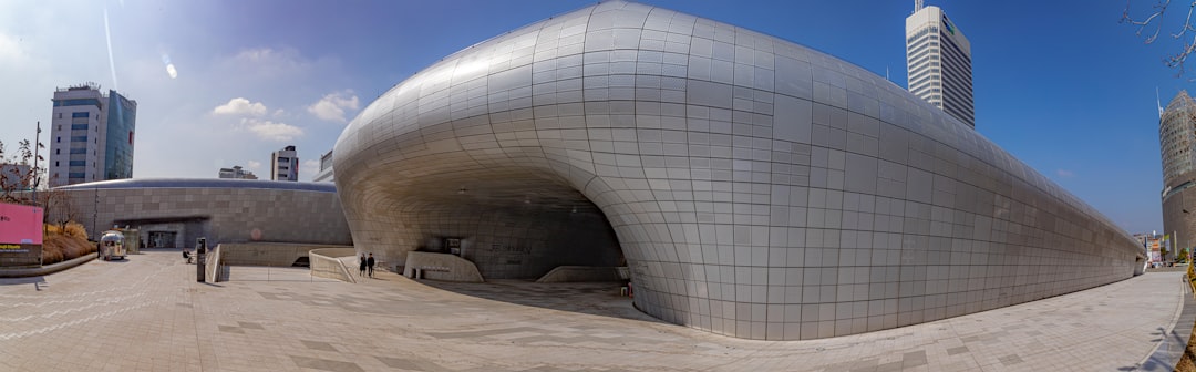 Dongdaemun Design Plaza (Photo via Unsplash)
