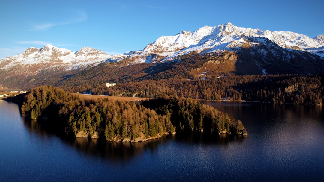 Engadin lake (Photo via Unsplash)