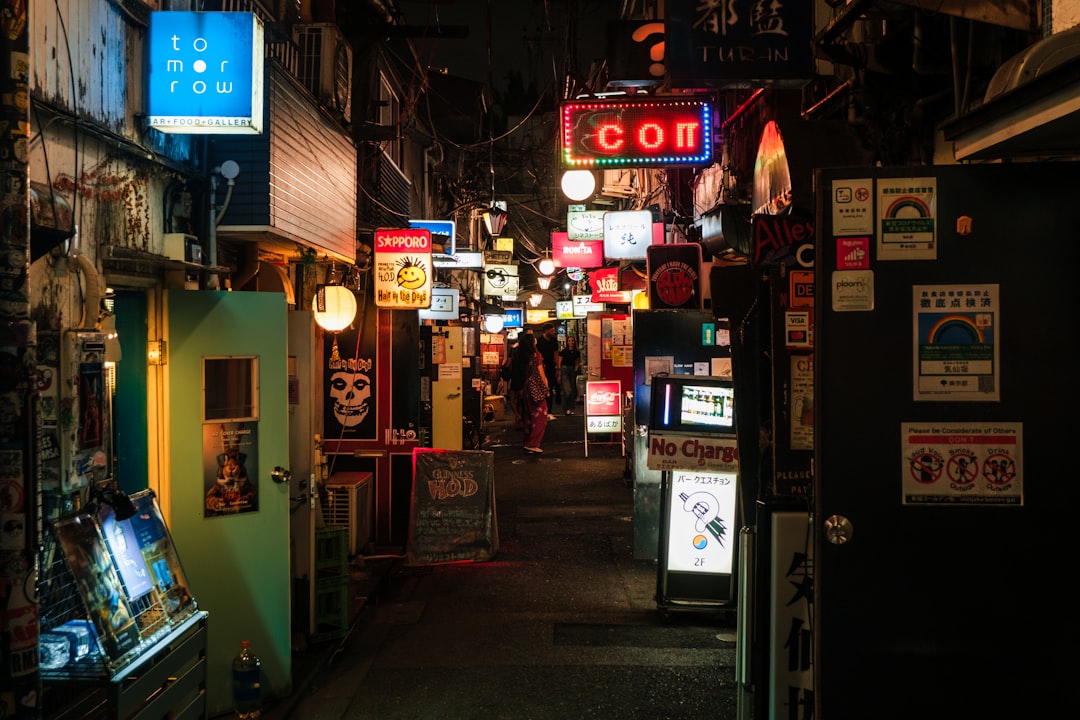 Shinjuku alley bars (Photo via Unsplash)
