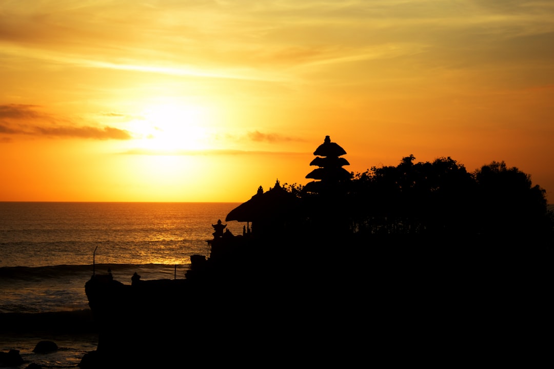 Tanah Lot Temple sunset (Photo via Unsplash)