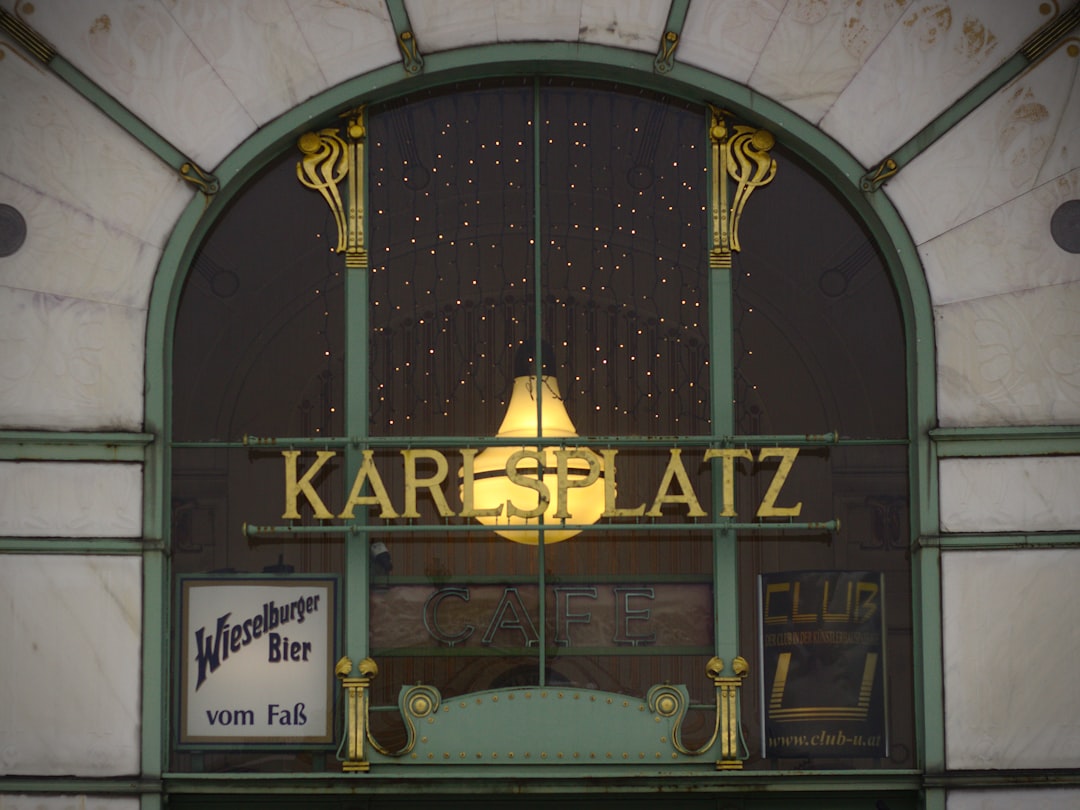 Vienna coffee house (Photo via Unsplash)